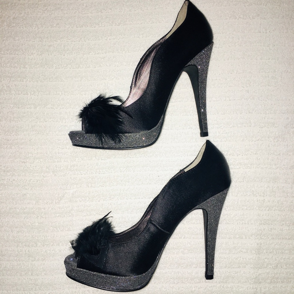 Lulu Townsend Black Feather Sparkle Peep Toe